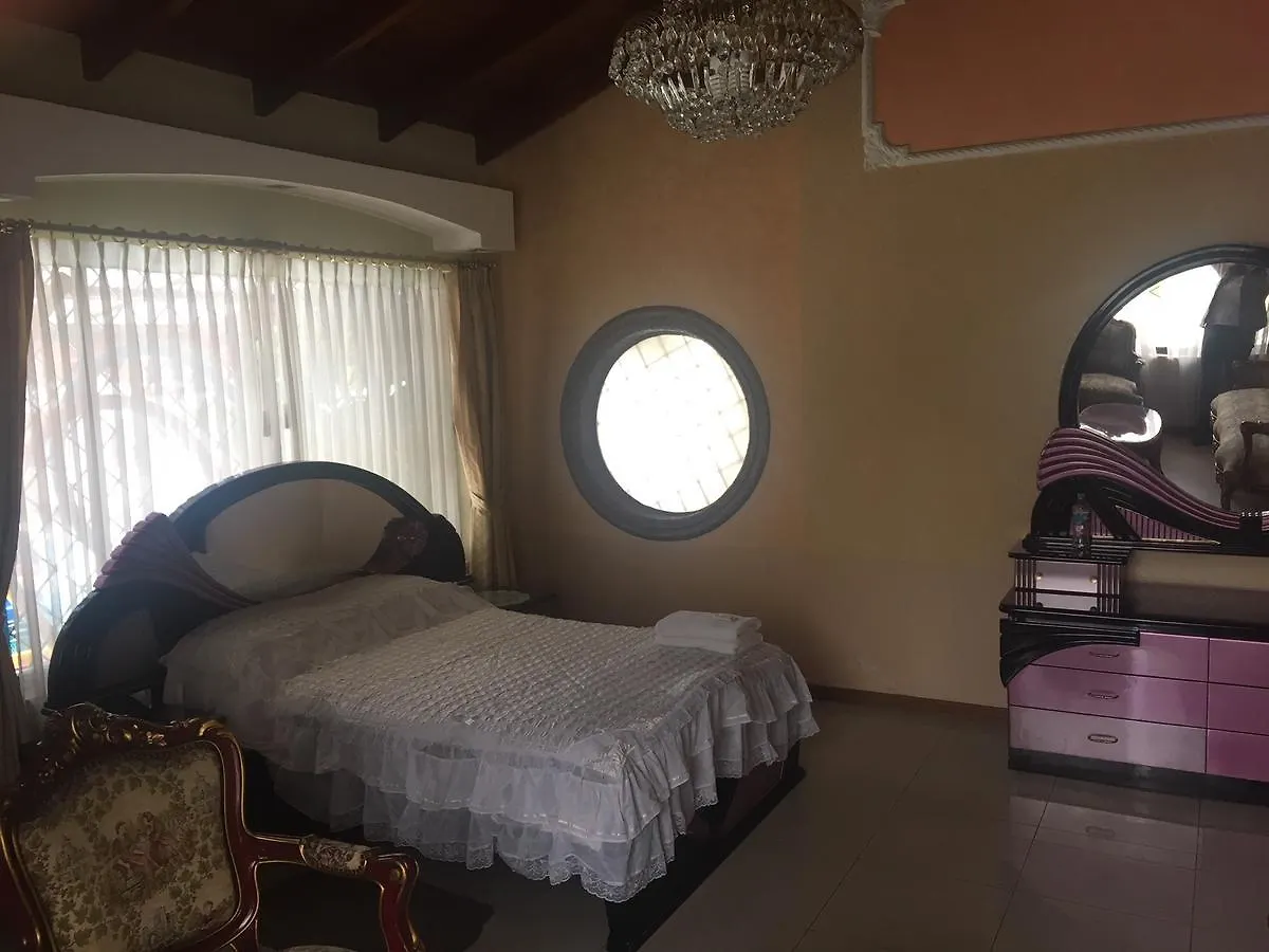 Hosteria Castillo Del Valle Quito 4*,